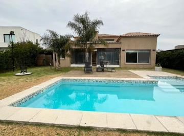 Casa · 250m² · 5 Ambientes · 2 Cocheras · Alquiler Anual Casa Al Rio Barrio San Marco Villanueva Tigre