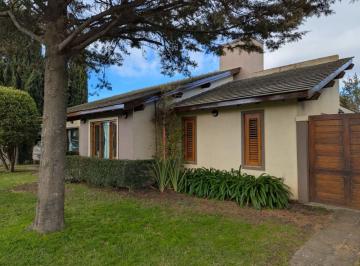 Casa de 4 ambientes, Santa Clara del Mar · Chalet Sobre 2 Lotes en Santa Clara del Mar. Calle Palma de Mallorca