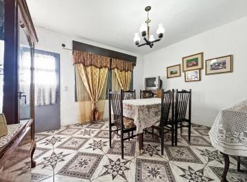 Casa · 149m² · 4 Ambientes · 1 Cochera · Casa - B° Stoecklin - Dos Dorm. Renta