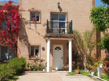 Casa · 101m² · 4 Ambientes · 2 Cocheras · Casa 3 Dorm. Galeria y Jardin en Venta en Pilar