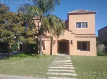 Casa · 270m² · 6 Ambientes · 2 Cocheras · Venta Casa - Barrio Privado Santa Silvina / Pilar Apto Crédito