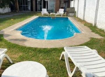 Casa · 240m² · 5 Ambientes · 1 Cochera · Chalet 240 m² Ramos Mejia