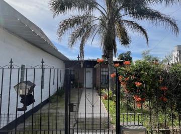 Casa · 100m² · 3 Ambientes · 1 Cochera · Casa de 2 Dorm. en Venta en Capitan Bermudez