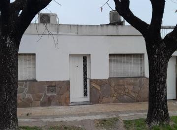 Casa de 4 ambientes, Rosario · Casa en Alquiler Barrio Belgrano