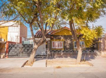 Casa · 180m² · 6 Ambientes · 1 Cochera · Casa en Godoy Cruz — a m de Acceso Sur