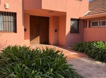 Casa de 8 ambientes, Villa Allende · Casa en Villa Allende Golf