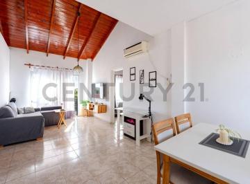 Departamento · 40m² · 2 Ambientes · Alquiler Departamento 2 Ambientes Muy Amplio Moron Centro con Patio/terraza