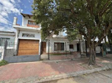 Casa · 273m² · 5 Dormitorios · 2 Cocheras · Casa en Los Granados
