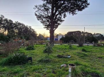Campo · 73m² · 2 Dormitorios · Venta de Casa con Gran Lote - Calle 10 y 5 - Estación Camet.