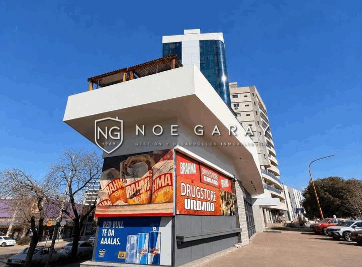 Local comercial · 144m²