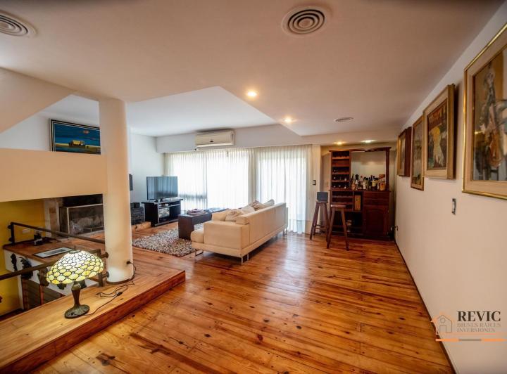 Casa · 280m² · 12 Ambientes · 1 Cochera
