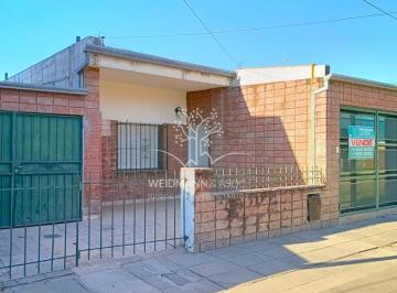Casa · 167m² · 4 Ambientes · 1 Cochera · Casa en Venta, Pasaje. Pasteur 7438 a 200 m. de Av Aristobulo del Valle