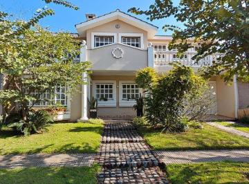 Casa · 246m² · 3 Dormitorios · 2 Cocheras · Casa - Tejas del Sur I