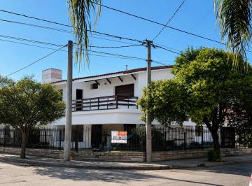 Casa de 10 ambientes, Córdoba · Cerro de Las Rosas, Casa con 5 Dorm.
