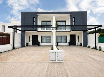 Casa · 160m² · 3 Dormitorios · 2 Cocheras · Duplex en Venta en La Calandria