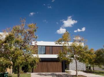 Casa · 515m² · 7 Ambientes · 6 Cocheras · Casa - El Yacht