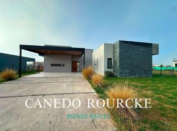 Casa · 139m² · 4 Ambientes · 2 Cocheras · Casa 3 Habitaciones en San Simon