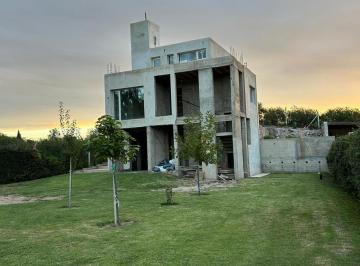 Casa · 115m² · 5 Ambientes · 2 Cocheras · Casa en Venta en Cuchi Corral - San Luis