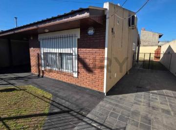 Casa · 210m² · 3 Ambientes · 1 Cochera · Casa 3 Amb - Berazategui