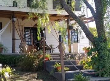 Casa · 680m² · 10 Ambientes · 1 Cochera · Venta Casa Tipo Cabaña - Unquillo