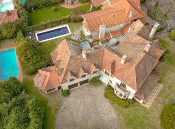 Casa · 700m² · 7 Ambientes · 4 Cocheras · Venta | Residencia | 7 Ambientes | Los Troncos | 1700 m² Lote |