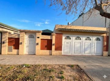 Casa · 130m² · 5 Ambientes · 2 Cocheras · Venta/casa/quincho/pileta
