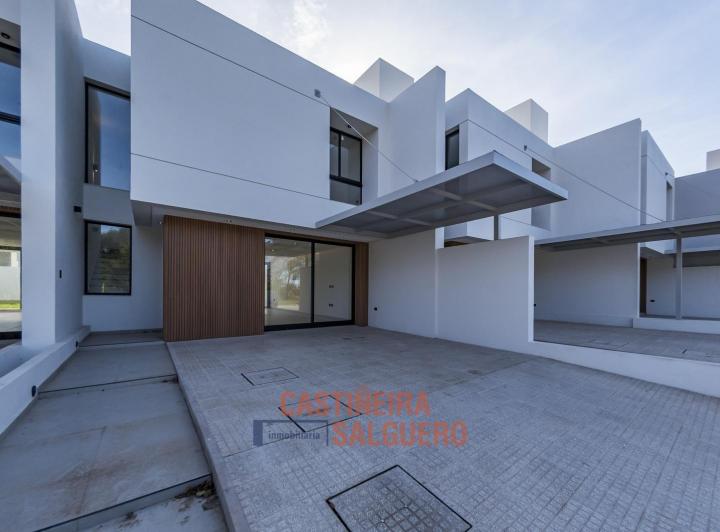 Casa · 172m² · 5 Ambientes · 2 Cocheras
