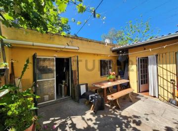 Casa · 280m² · 5 Ambientes · 1 Cochera · Venta de Casa Multifamiliar de + Departamento de 3 Ambientes en Planta Alta