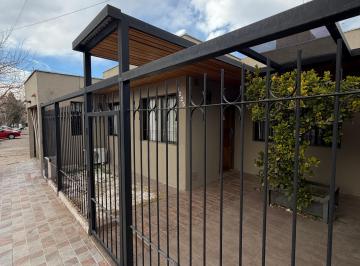 Casa de 6 ambientes, Las Cañas · Casa Remodelada.