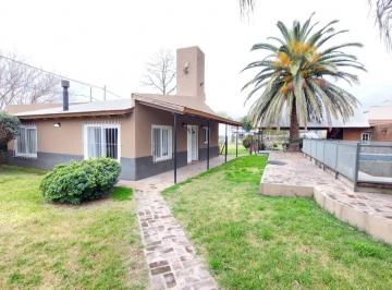 Casa · 80m² · 3 Ambientes · 2 Cocheras · Venta Casa Funes Centro Esquina Terreno 1150 m