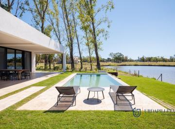 Casa · 380m² · 7 Ambientes · 2 Cocheras · Casa en Venta en Azzurra