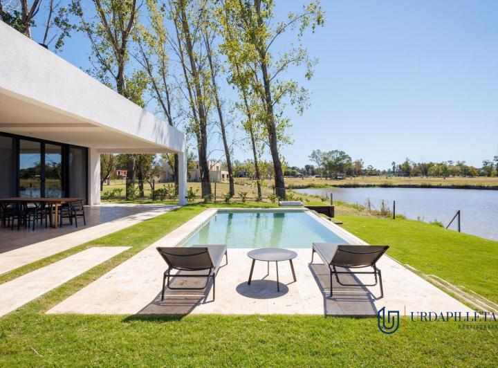 Casa · 380m² · 7 Ambientes · 2 Cocheras