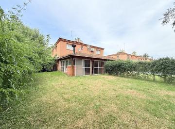 Casa · 102m² · 4 Ambientes · 5 Cocheras · Venta Casa 4 Amb con Jardin en Pilar