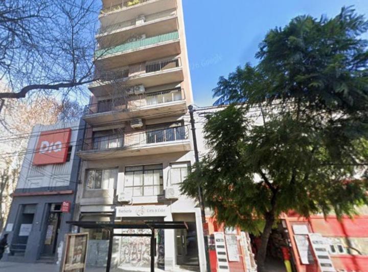Departamento de 2 Ambientes, Contrafrente Abierto con Balcon
