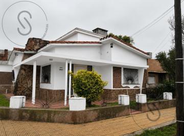 Casa · 189m² · 5 Ambientes · 1 Cochera · Casa 3 Dorm.