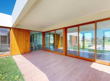 Casa · 182m² · 4 Ambientes · 4 Cocheras · Casa en Arenas del Sur