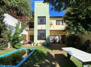 Casa · 250m² · 5 Ambientes · 1 Cochera · Venta Casa Florida Oeste 4 Dorm. Parque y Pileta