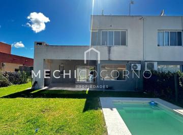 Casa · 80m² · 3 Ambientes · 2 Cocheras · Casa en Alquiler de 2 Dorm. en Casas de Santa Maria, Villa Nueva
