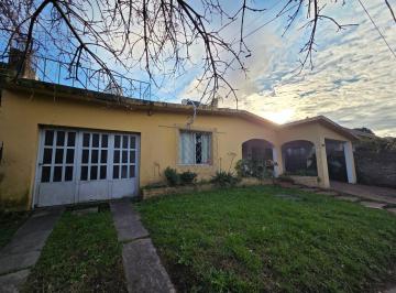 Casa · 187m² · 5 Ambientes · 2 Cocheras · Casa 3 Dorm. en Parque Field