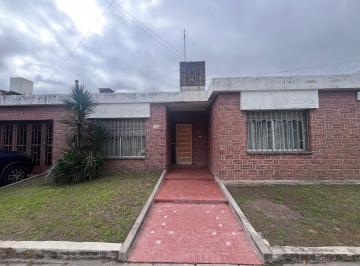 Casa · 204m² · 3 Dormitorios · 2 Cocheras · Casa Venta 3 Dorm. Mas 2 Locales Comerciales a 100 m de Colón B°las Palmas