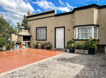 Casa · 100m² · 4 Ambientes · 2 Cocheras · Casa en Venta en Tigre Centro