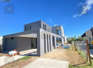 Casa · 126m² · 4 Ambientes · Casa en Venta en San Ramón, Pilar del Este, Pilar