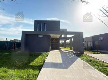Casa · 126m² · 4 Ambientes · 2 Cocheras · Casa en Venta en San Ramón, Pilar del Este, Pilar