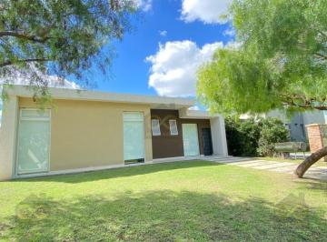 Casa · 125m² · 4 Ambientes · 1 Cochera · Casa en Venta en Santa Elena, Pilar del Este, Pilar
