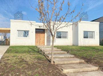Casa · 180m² · 4 Ambientes · Casa en Venta en Santa Guadalupe, Pilar del Este, G. B. a. Zona Norte