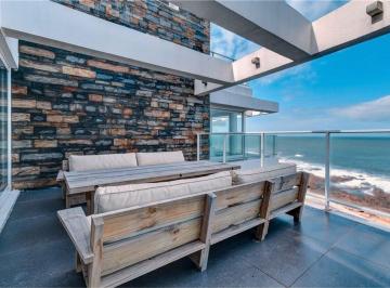 Departamento · 163m² · 5 Ambientes · 1 Cochera · Apartamento Alquiler Frente Al Mar Punta del Este