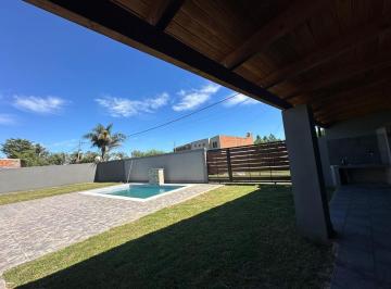 Quinta vacacional · 50m² · 2 Dormitorios · 2 Cocheras · Venta Quinta con Dos Unidades de vivienda (Sauce)