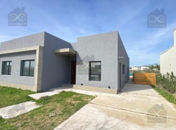 Casa · 170m² · 4 Ambientes · 1 Cochera · Casa en Venta en Santa Elena, Pilar del Este, Pilar