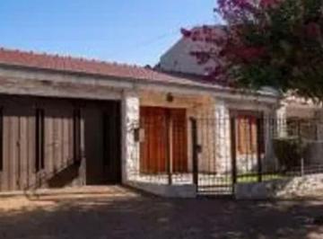 Casa de 6 ambientes, Córdoba · Vendo Hermosa Casa de 3 Dorm., 3 Baños, Cochera Doble, Pileta