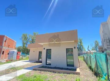 Casa · 111m² · 4 Ambientes · 1 Cochera · Casa en Venta en Santa Sofía, Pilar del Este, Pilar